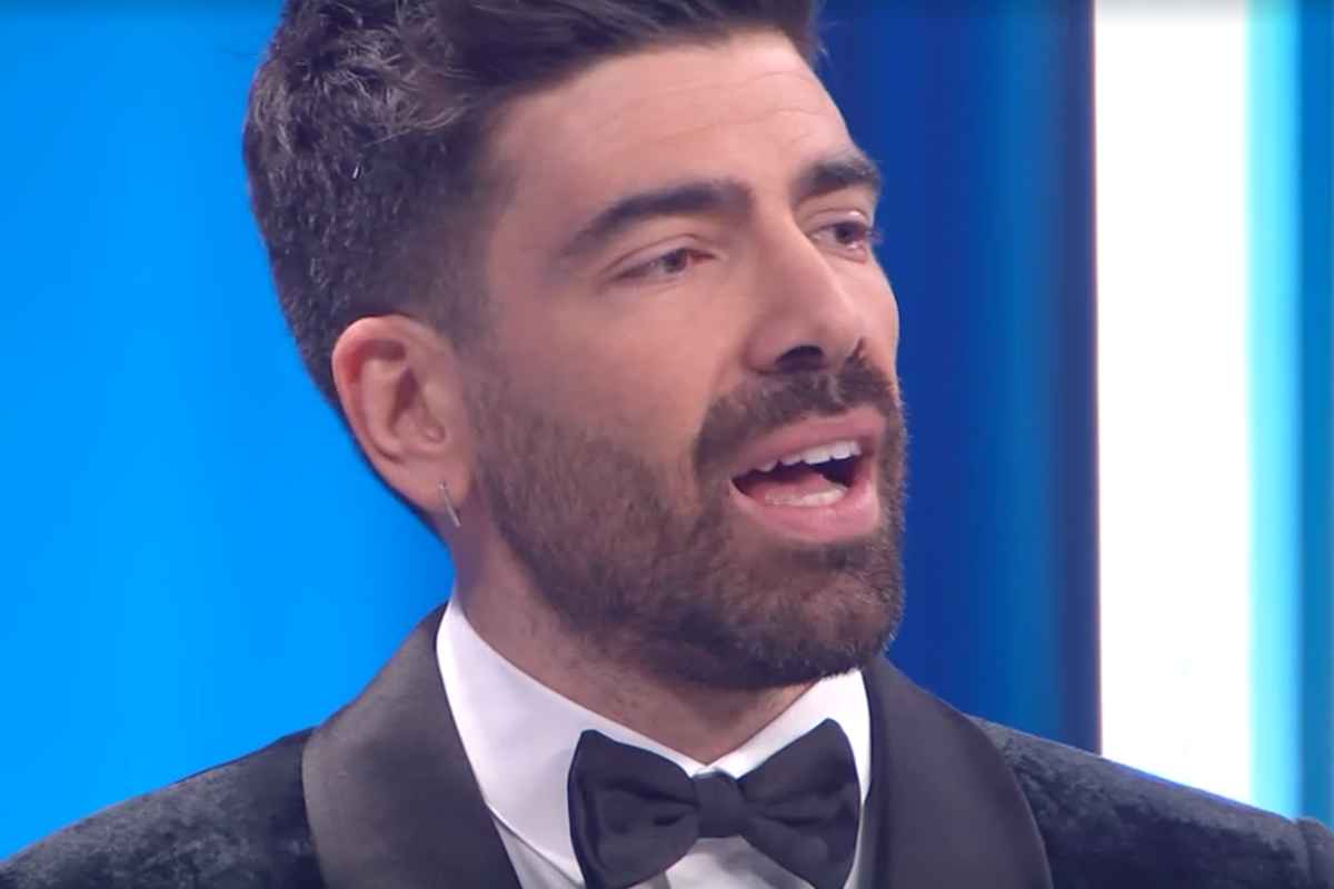 Gianluca Gazzoli ricorda sul palco dell'Ariston la madre morta