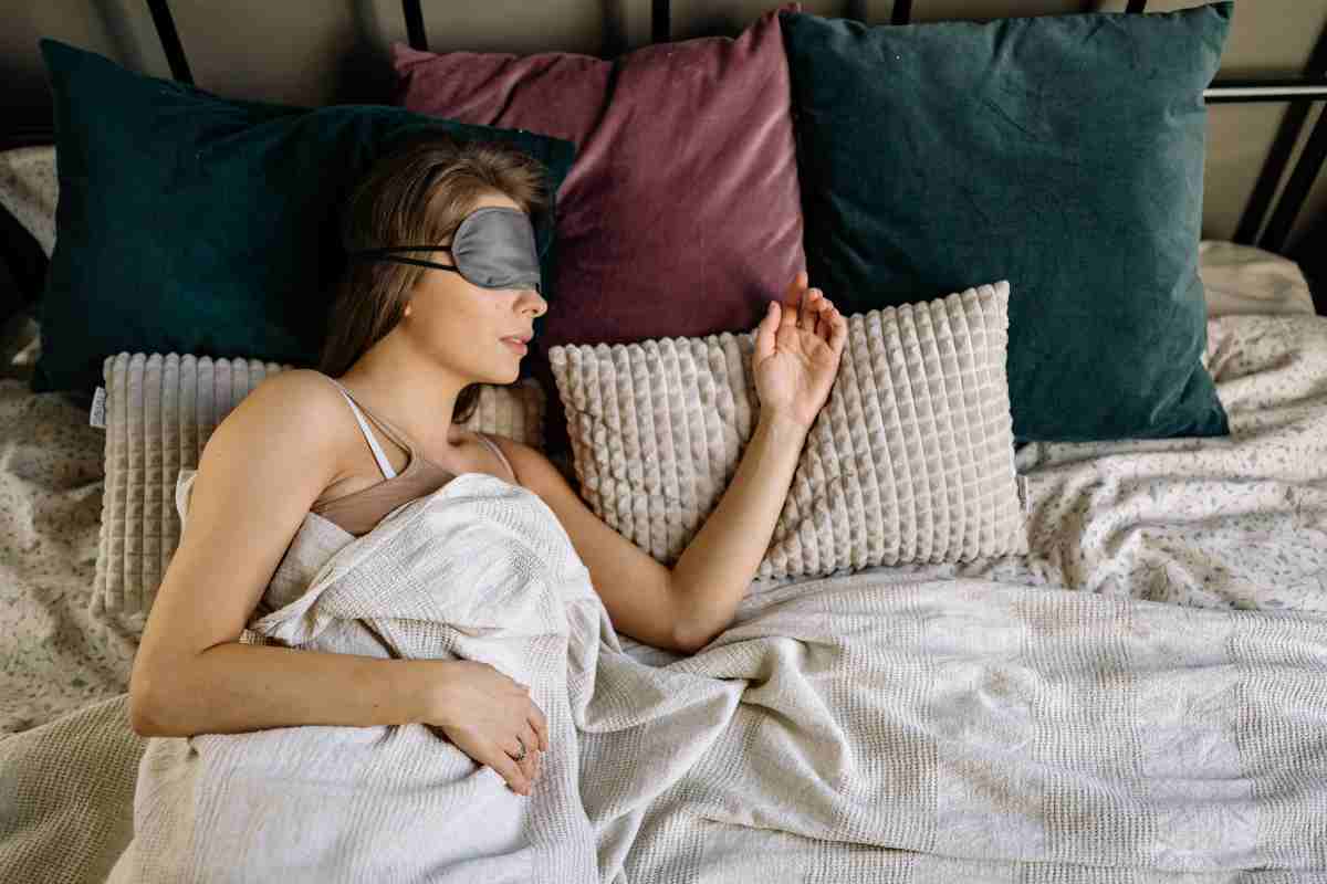 ragazza dorme tranquilla