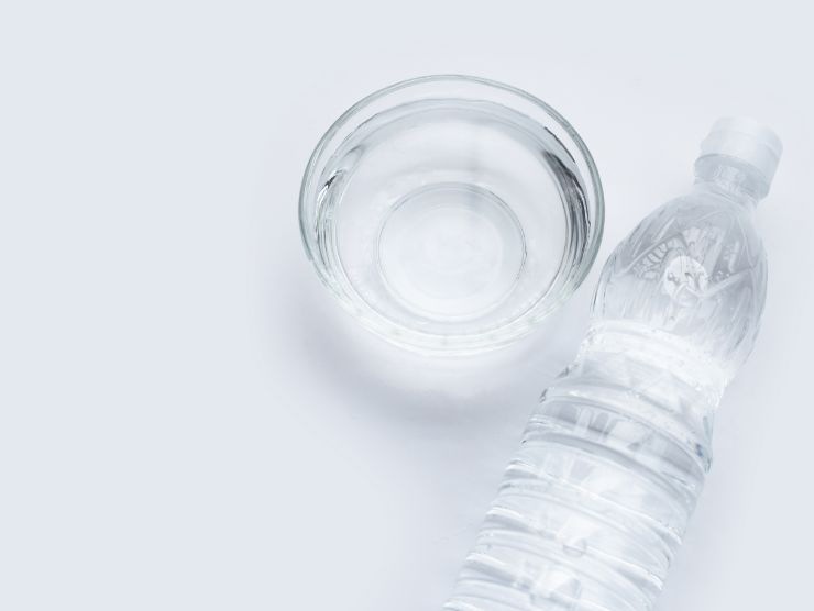 bottiglia di aceto di vino bianco