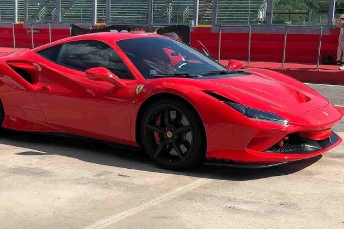 Una ferrari f8 tributo