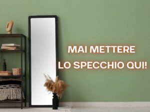 uno specchio da parete