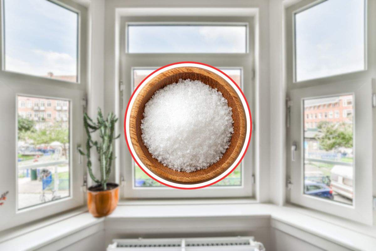 ampia finestra con vetrate sul panorama e una ciotola con del sale grosso